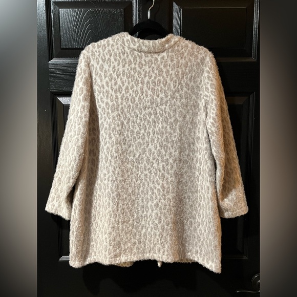 Chico’s Super Soft Leopard Print Cardigan Sweater - Picture 5 of 8